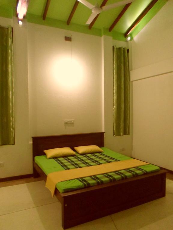 Nilas Guesthouse Hikkaduwa Chambre photo