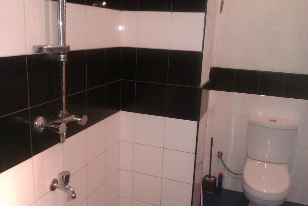 Nilas Guesthouse Hikkaduwa Chambre photo