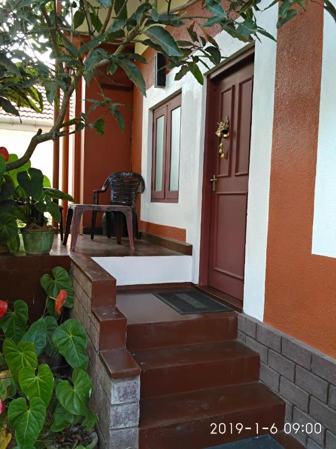 Nilas Guesthouse Hikkaduwa Extérieur photo